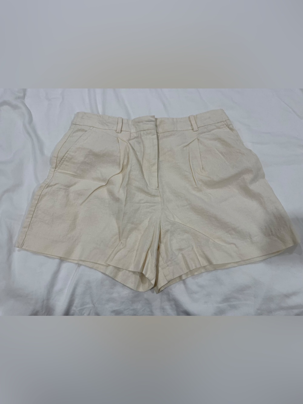 Zara women’s Cream High-Waist linen Tailored Bermudas size L